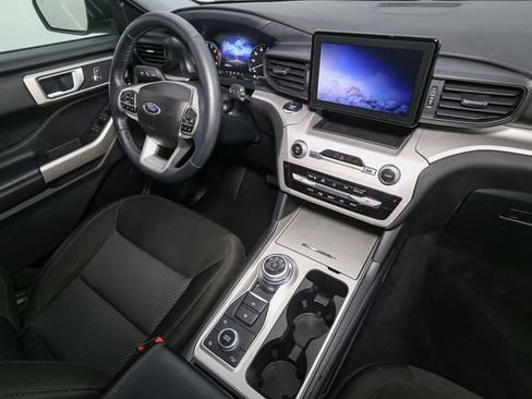 Used 2023 Ford Explorer XLT AWD/4WD image 18