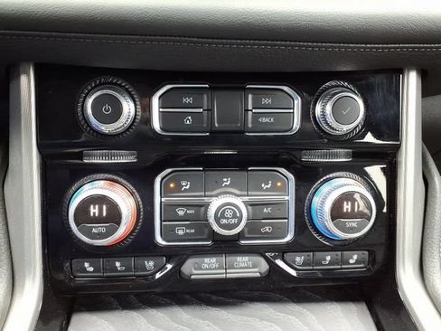 Used 2021 GMC Yukon Denali w/ Denali Ultimate Package AWD/4WD image 34