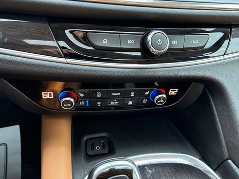 Used 2019 Buick Enclave Premium w/ Experience Buick Package FWD image 23