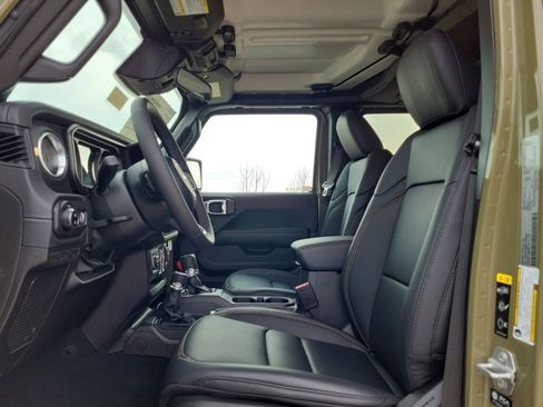 New 2026 Jeep Gladiator Sport AWD/4WD image 19