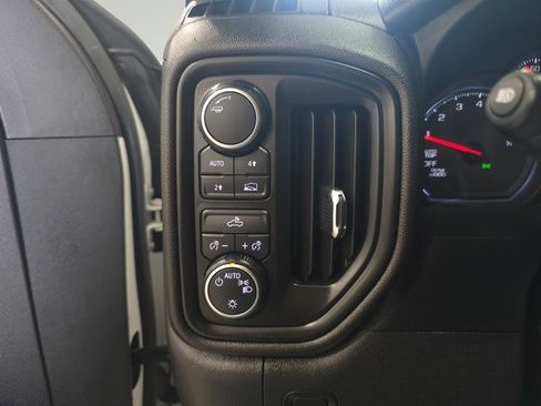 Used 2023 Chevrolet Silverado 1500 Custom image 14