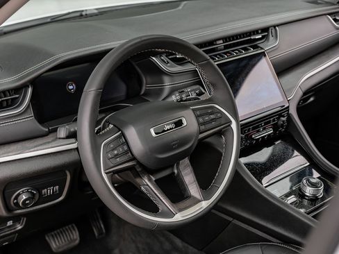 Used 2023 Jeep Grand Cherokee L Limited image 4