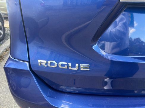 Used 2020 Nissan Rogue SV w/ Premium Package AWD/4WD image 9