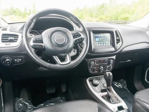 Used 2019 Jeep Compass Latitude AWD/4WD image 12