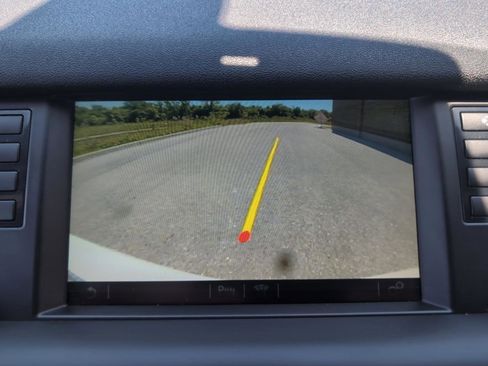 Used 2016 Land Rover Discovery Sport HSE AWD/4WD image 26