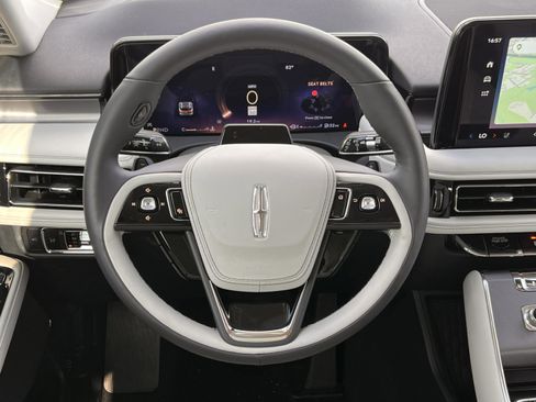 Used 2026 Lincoln Aviator 2WD image 11