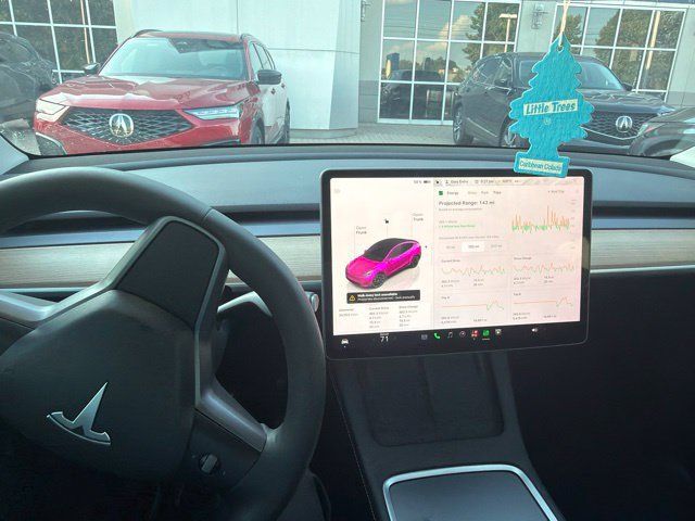 Used 2024 Tesla Model Y Long Range AWD/4WD image 4