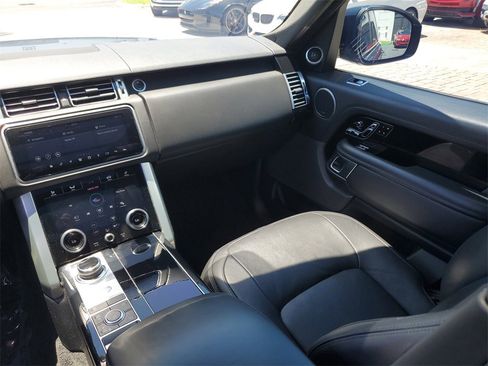Used 2020 Land Rover Range Rover HSE image 18