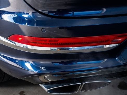 Used 2021 Bentley Bentayga image 26