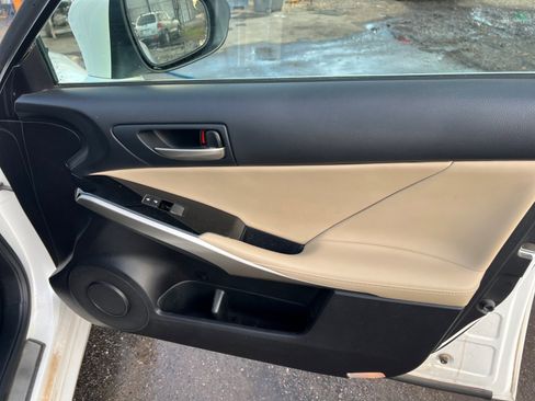 Used 2018 Lexus IS 300 AWD image 17