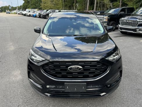 Used 2022 Ford Edge SE w/ Black Appearance Package AWD/4WD image 2