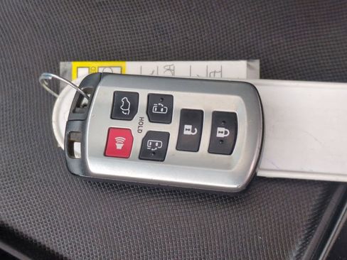 Used 2015 Toyota Sienna SE Premium image 37