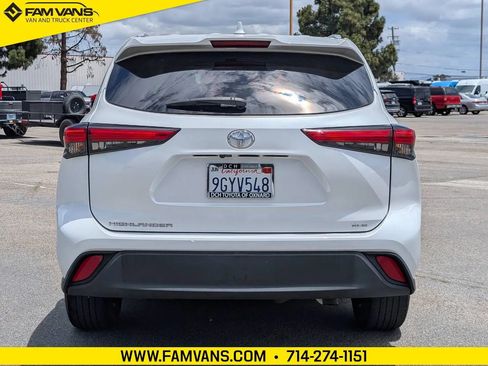 Used 2023 Toyota Highlander XLE FWD image 6