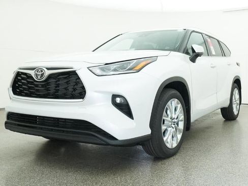 New 2026 Toyota Highlander Limited AWD/4WD image 32