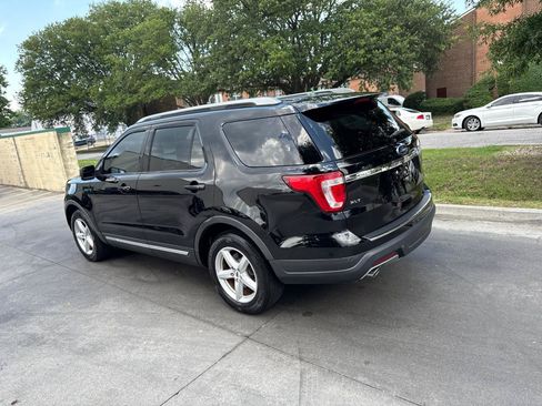Used 2018 Ford Explorer XLT w/ Equipment Group 202A FWD image 9