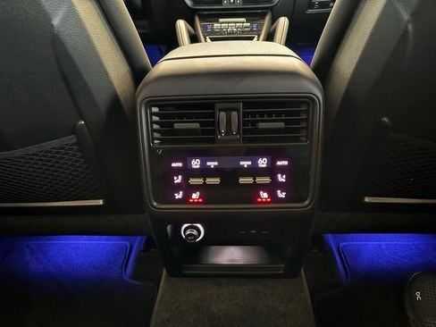 Used 2025 Porsche Cayenne E-Hybrid AWD/4WD image 20