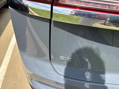 Used 2024 Volkswagen Atlas Cross Sport SE w/ Panoramic Sunroof Package FWD image 10