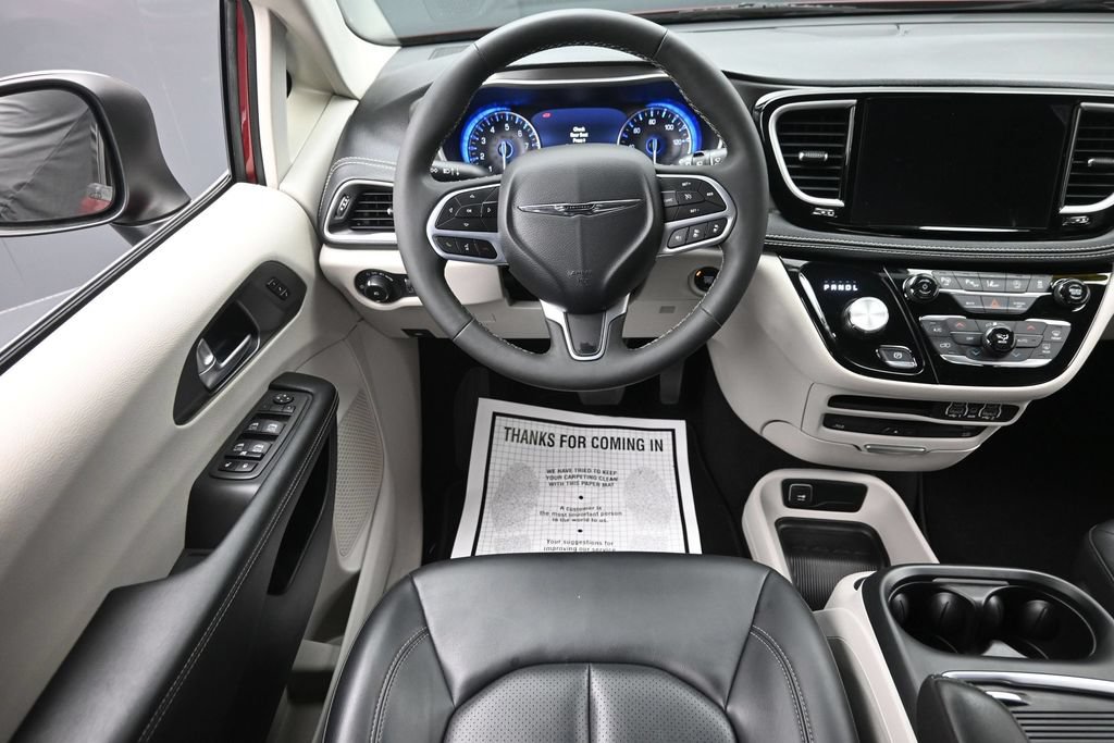 Used 2023 Chrysler Pacifica Touring-L w/ Uconnect Theater Family Group AWD/4WD image 15