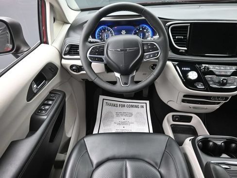 Used 2023 Chrysler Pacifica Touring-L w/ Uconnect Theater Family Group AWD/4WD image 15