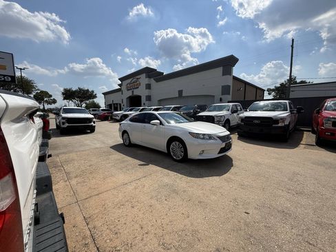 Used 2014 Lexus ES 350 w/ Luxury Package FWD image 44