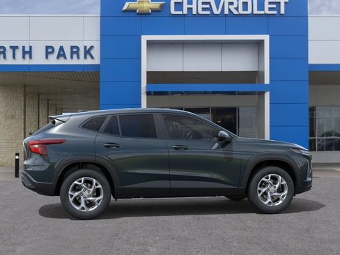New 2026 Chevrolet Trax LS w/ LS Convenience Package FWD image 5