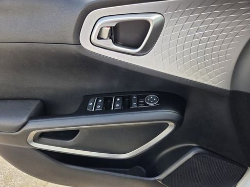 Used 2025 Kia Soul LX image 25