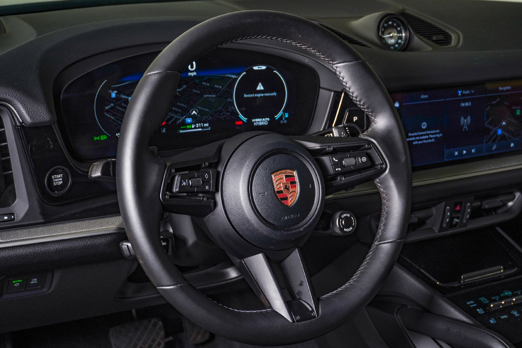Certified 2026 Porsche Cayenne E-Hybrid Coupe AWD/4WD image 18