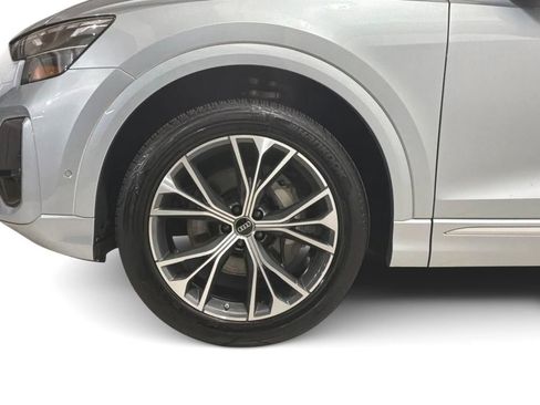 Used 2025 Audi Q8 Premium w/ Convenience Package AWD/4WD image 11