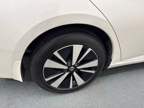 Used 2022 Nissan Altima 2.5 SV FWD image 9