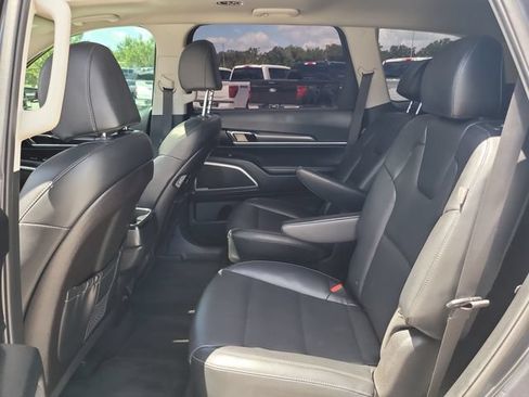 Used 2024 Kia Telluride S w/ S Sunroof Package FWD image 12