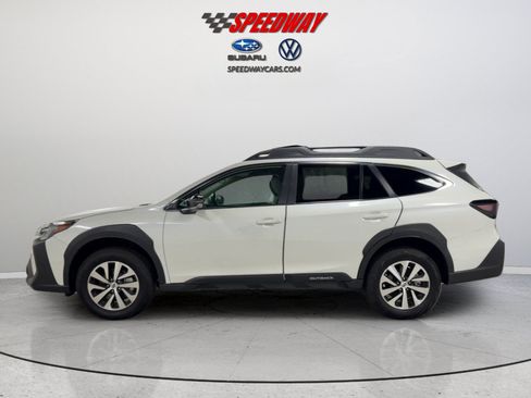 Certified 2025 Subaru Outback Premium AWD/4WD image 10