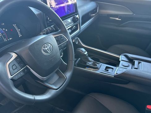 Used 2025 Toyota Grand Highlander FWD image 11