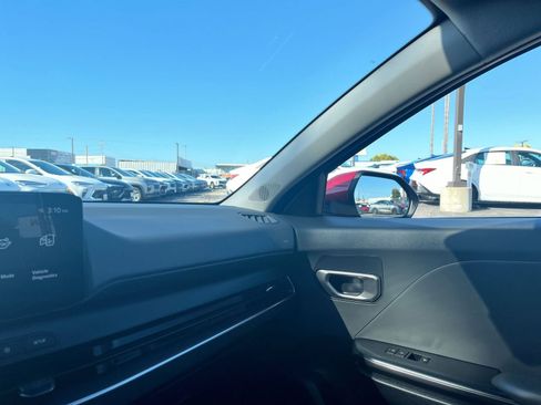 Used 2025 Kia K4 LXS image 36