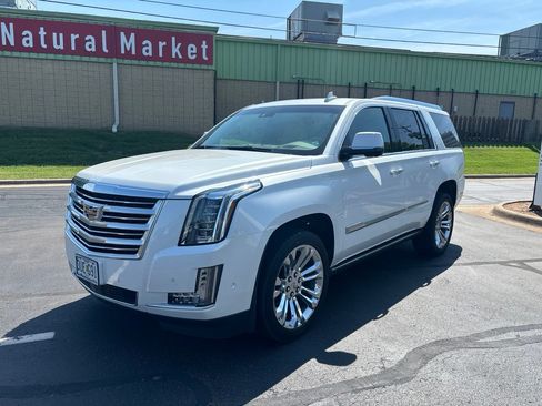 Used 2018 Cadillac Escalade Platinum AWD/4WD image 7