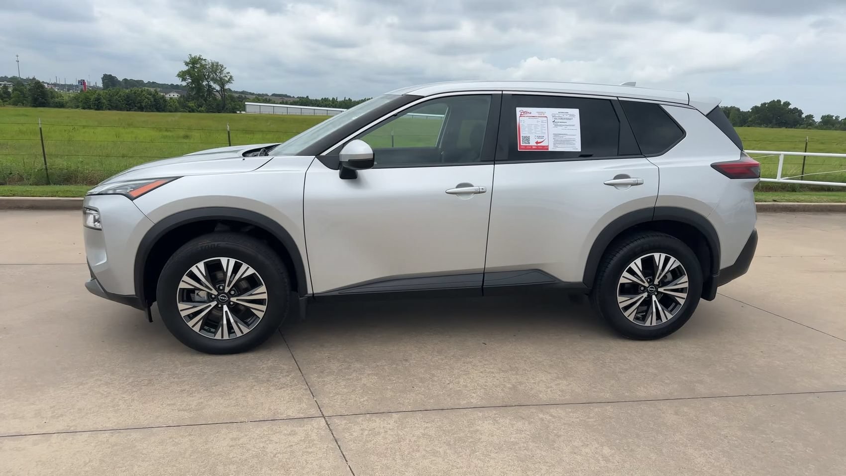 Used 2023 Nissan Rogue SV AWD/4WD image 6