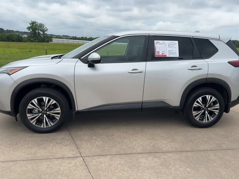 Used 2023 Nissan Rogue SV AWD/4WD image 6