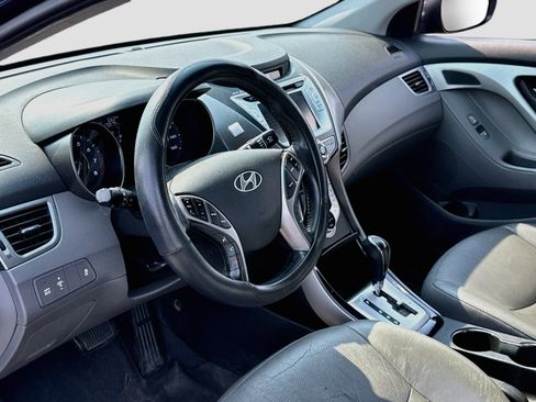 Used 2013 Hyundai Elantra Limited w/ Technology Pkg FWD image 3