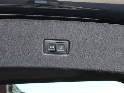 Used 2021 Audi Q8 Prestige w/ Prestige Package image 21