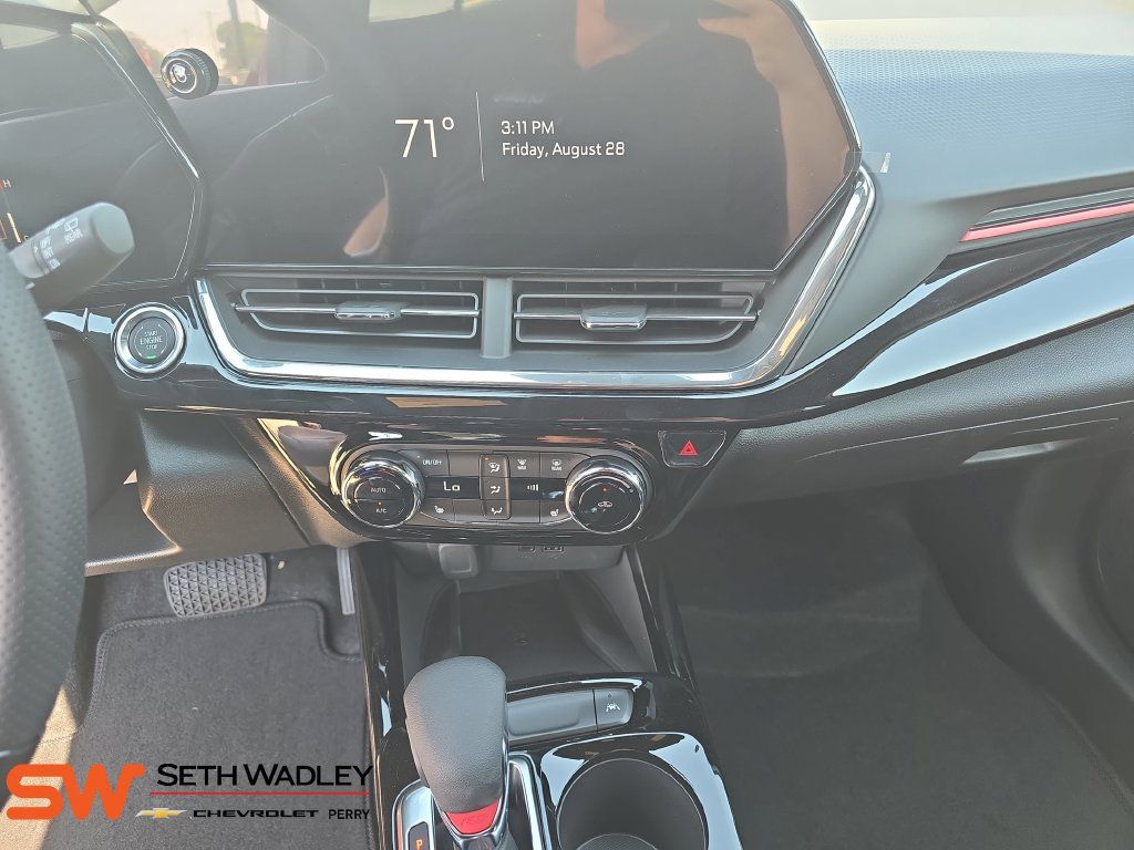 New 2026 Chevrolet Trax RS w/ Sunroof Package FWD image 21