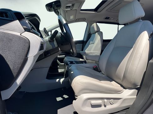Used 2018 Honda Odyssey Elite image 17
