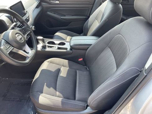 Used 2024 Nissan Altima 2.5 SV FWD image 11