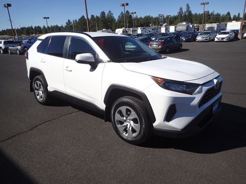 Used 2021 Toyota RAV4 LE image 7