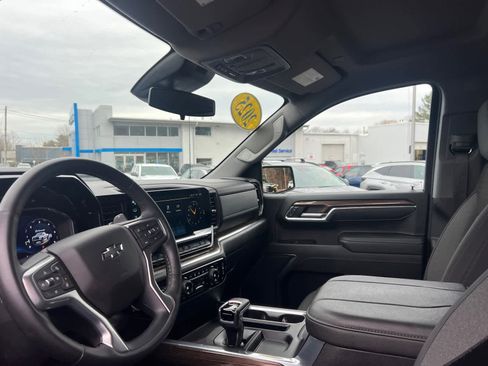 Used 2025 Chevrolet Silverado 1500 LT Trail Boss w/ LPO, Dark Essentials Package image 14