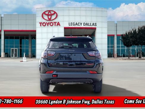 Used 2024 Jeep Compass Trailhawk AWD/4WD image 8