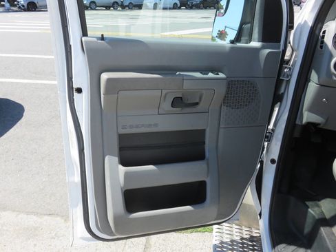 Used 2013 Ford E-250 and Econoline 250 Extended w/ PWR Group image 25