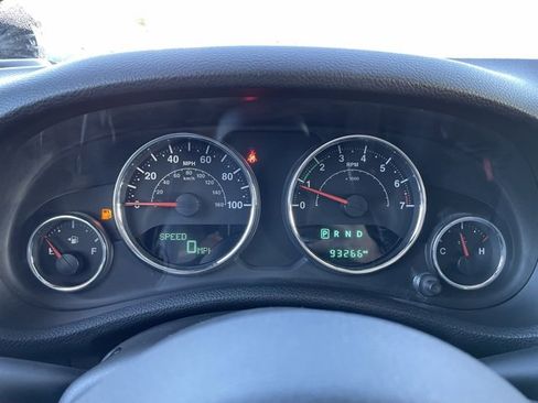 Used 2017 Jeep Wrangler Unlimited Rubicon w/ Connectivity Group image 16