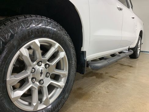 Used 2023 Chevrolet Silverado 1500 RST AWD/4WD image 2