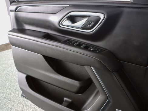 Used 2023 GMC Yukon SLT w/ SLT Luxury Package image 25