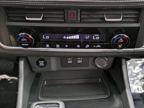 Used 2025 Nissan Rogue SV AWD/4WD image 21