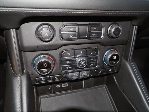 Used 2023 Chevrolet Suburban LT image 15